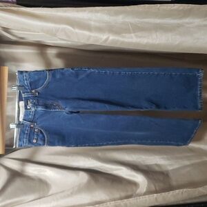 Levi's 550. Relaxed Fit Jeans.  100% Cotton; Medium Wash. Size 9  24.5 x 23.5